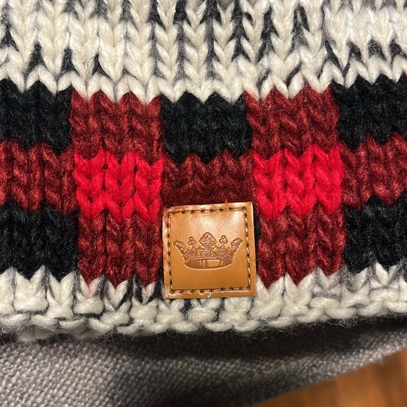 Matching Hat & Mitten Set! - Picture 6 of 7